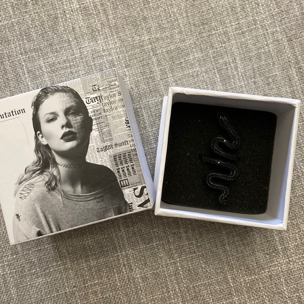 Taylor Swift Reputation snake ring